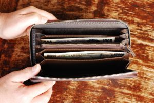 お札の角が折れない財布『ラウンドファスナー財布』